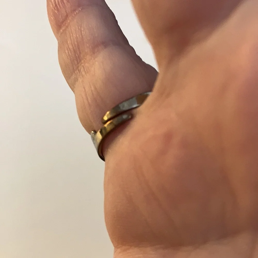 Rose adjustable ring - Picture 2 of 3